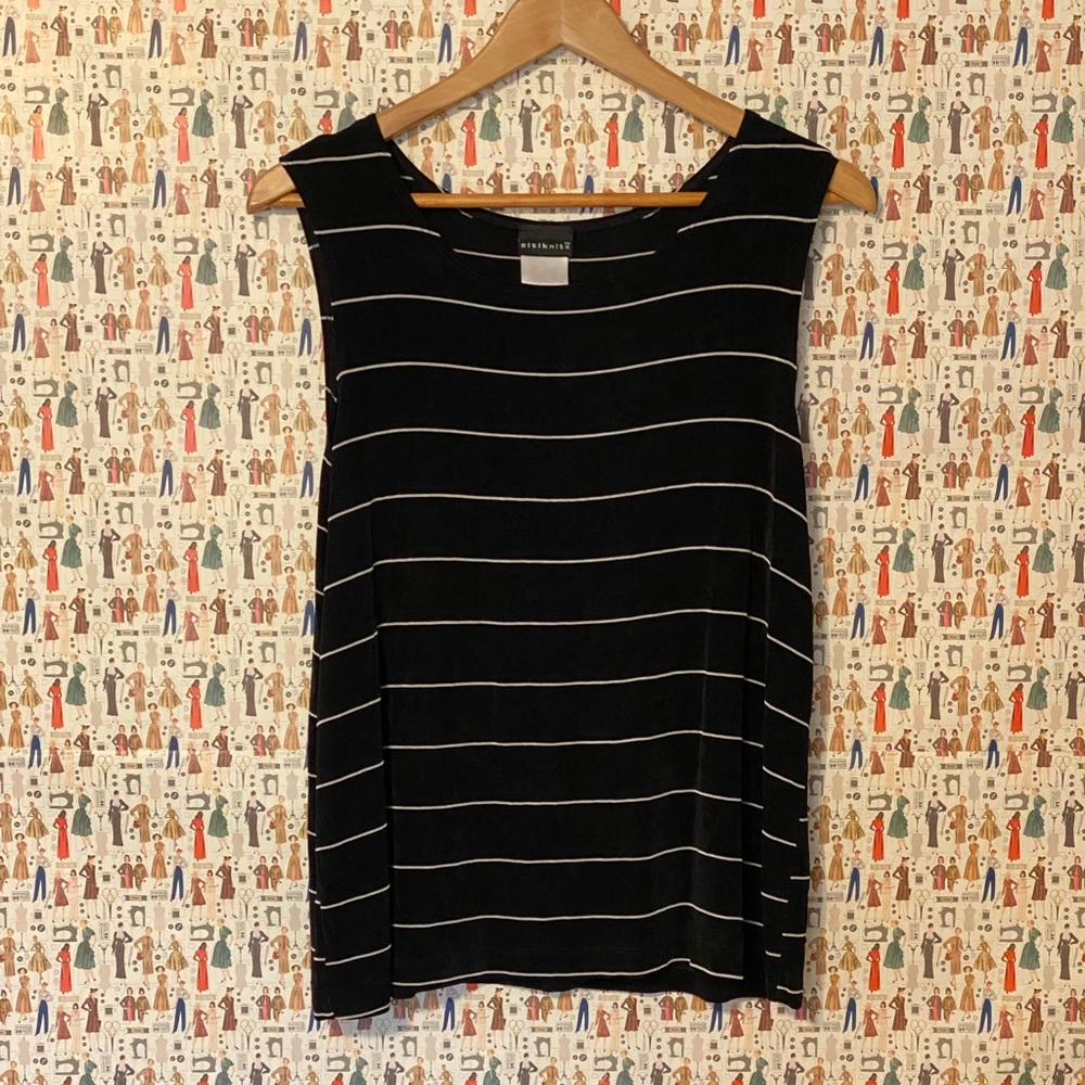 Citiknits top 🖤 - Picture 2 of 4